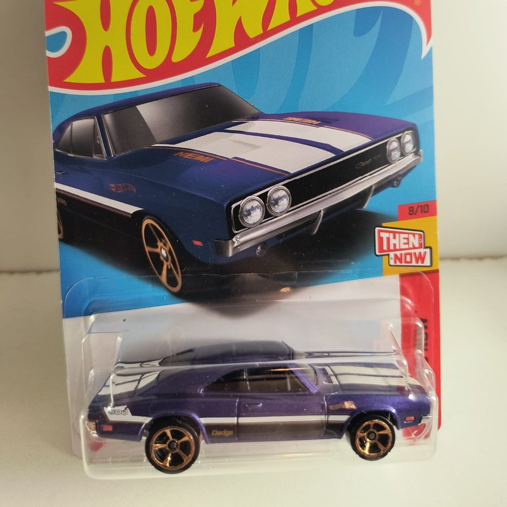 D4 hot wheels 69 dodge charger 500 mopar diecast with shipping protector
